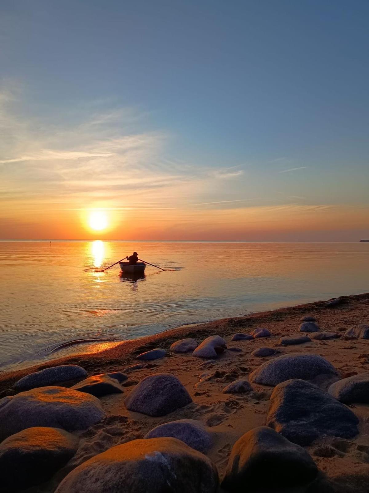Viesu Nams Juras Bura Hotell Tūja Exteriör bild